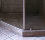 Shower in onyx travertine